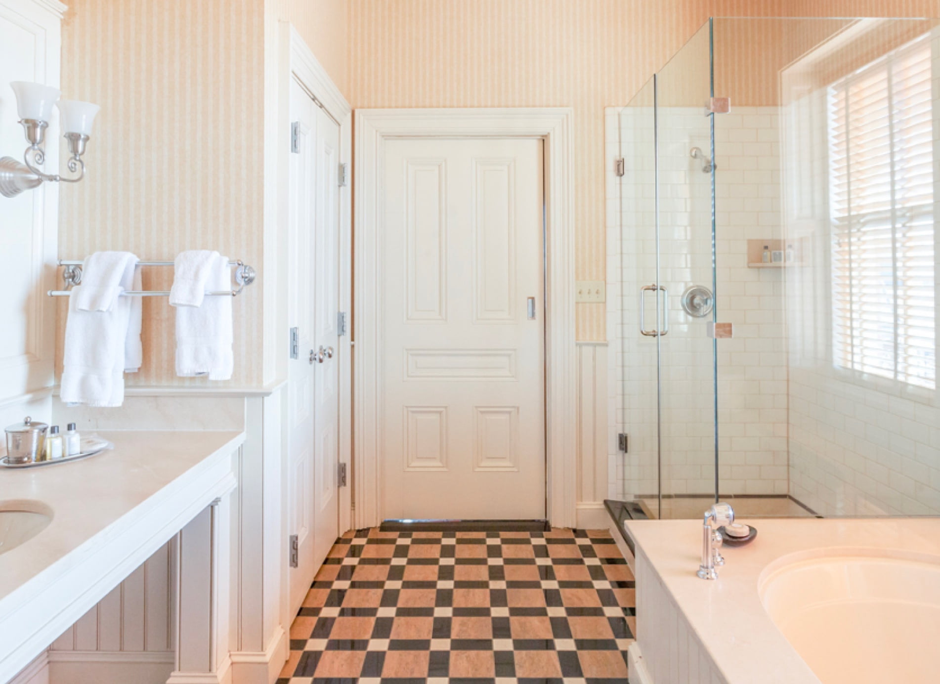 guestroom bathroom